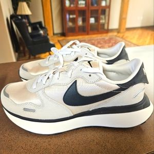 Women's Nike Phoenix Waffle Sneakers Sz 10